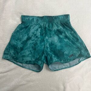 Huk womens performance shorts